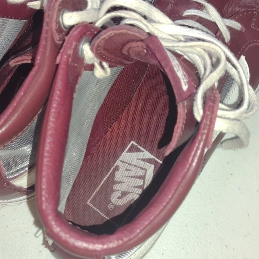 Burgundy Metal mash women’s 7.5 high top vans Men's 6